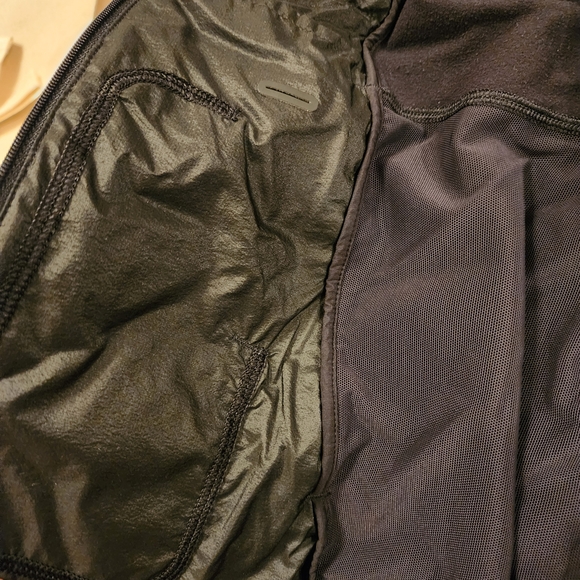 Lululemon Down For It All Women's Black Puffer Vest - Picture 7 of 8